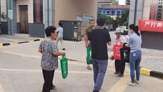 上海无纺布袋上的“大文章”